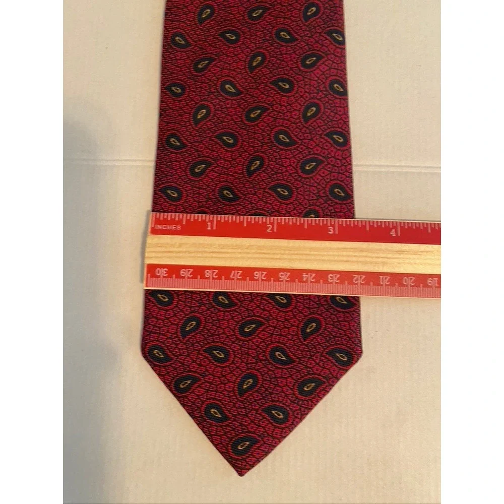 Robert Talbott Red Paisley Silk Tie Hand Sewn Varsity Mens Wear Raleigh NC